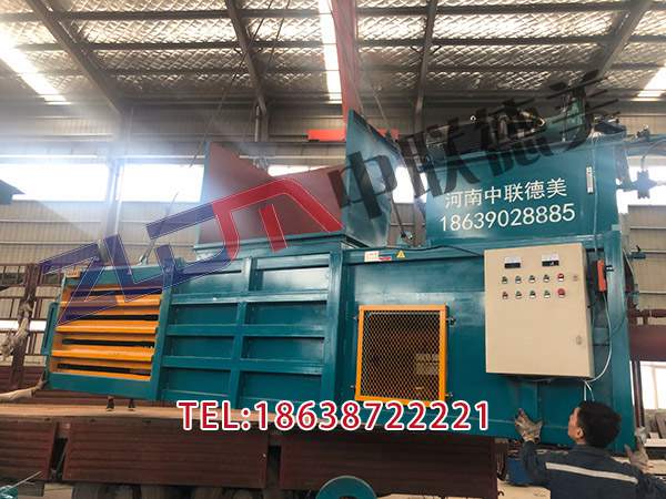 新疆半自動(dòng)廢紙打包機(jī)介紹
